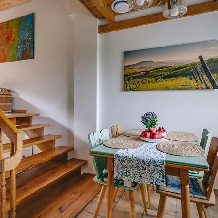 Ferienhaus Hillside 2 A Szent Gyoergy-hegy Lankain Tapolca