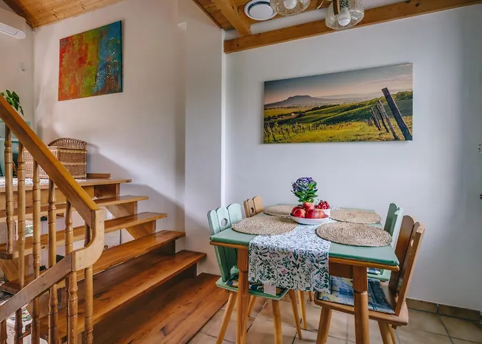 Ferienhaus Hillside 2 A Szent Gyoergy-hegy Lankain Tapolca